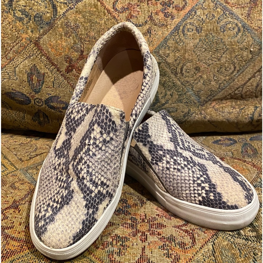 Vince Camuto leather snake skin print sneakers size 6.5